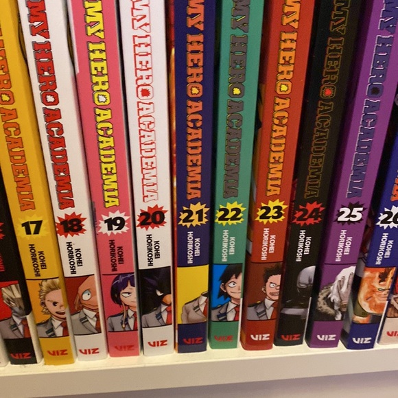 My hero academia books 1-30 & ultra analysis and vigilantes . Total 32 books - Picture 10 of 12